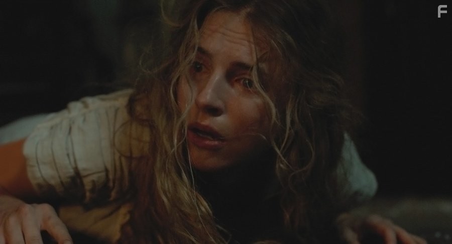 Brit Marling in Гостиная (2014)
