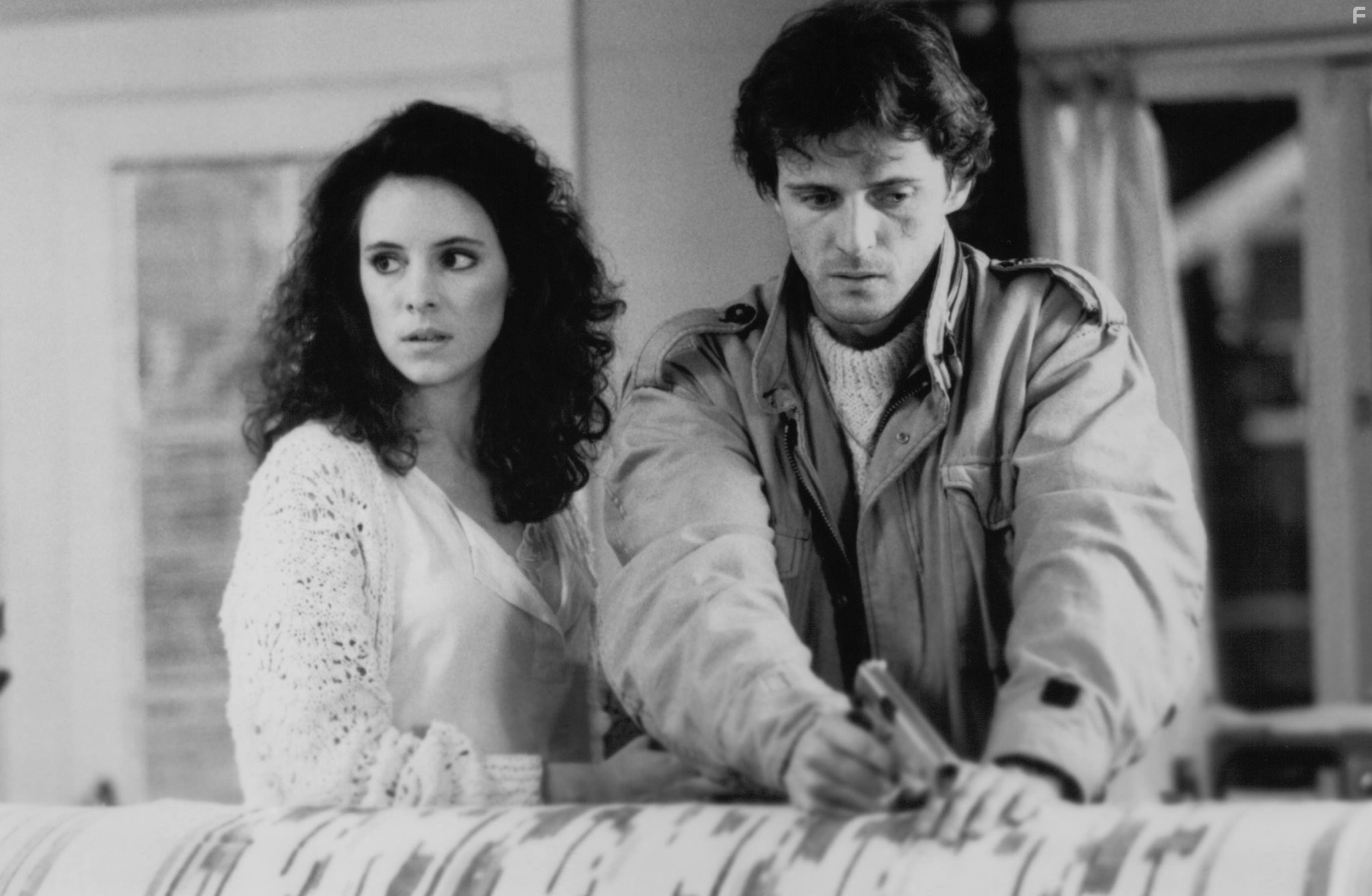 Madeleine Stowe and Aidan Quinn in Слежка (1987)