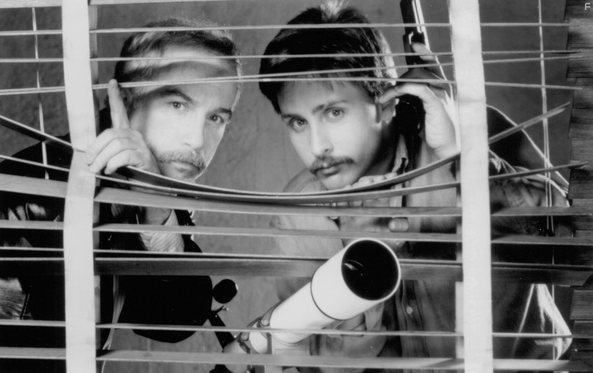 Richard Dreyfuss and Emilio Estevez in Слежка (1987)