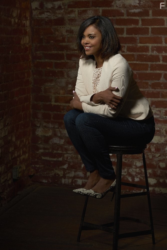 Sharon Leal in Recovery Road (2016)