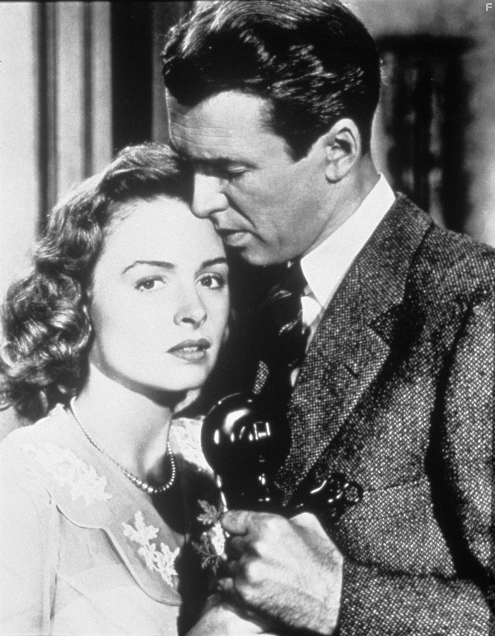 James Stewart and Donna Reed in Эта замечательная жизнь (1946)