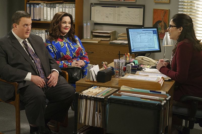 Melissa McCarthy and Billy Gardell in Майк и Молли (2010)