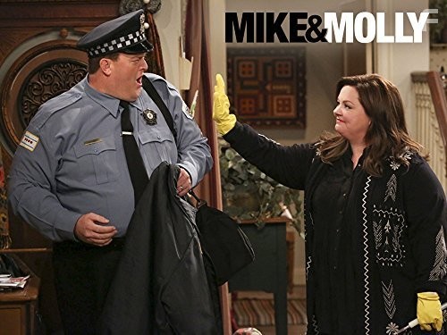 Melissa McCarthy and Billy Gardell in Майк и Молли (2010)