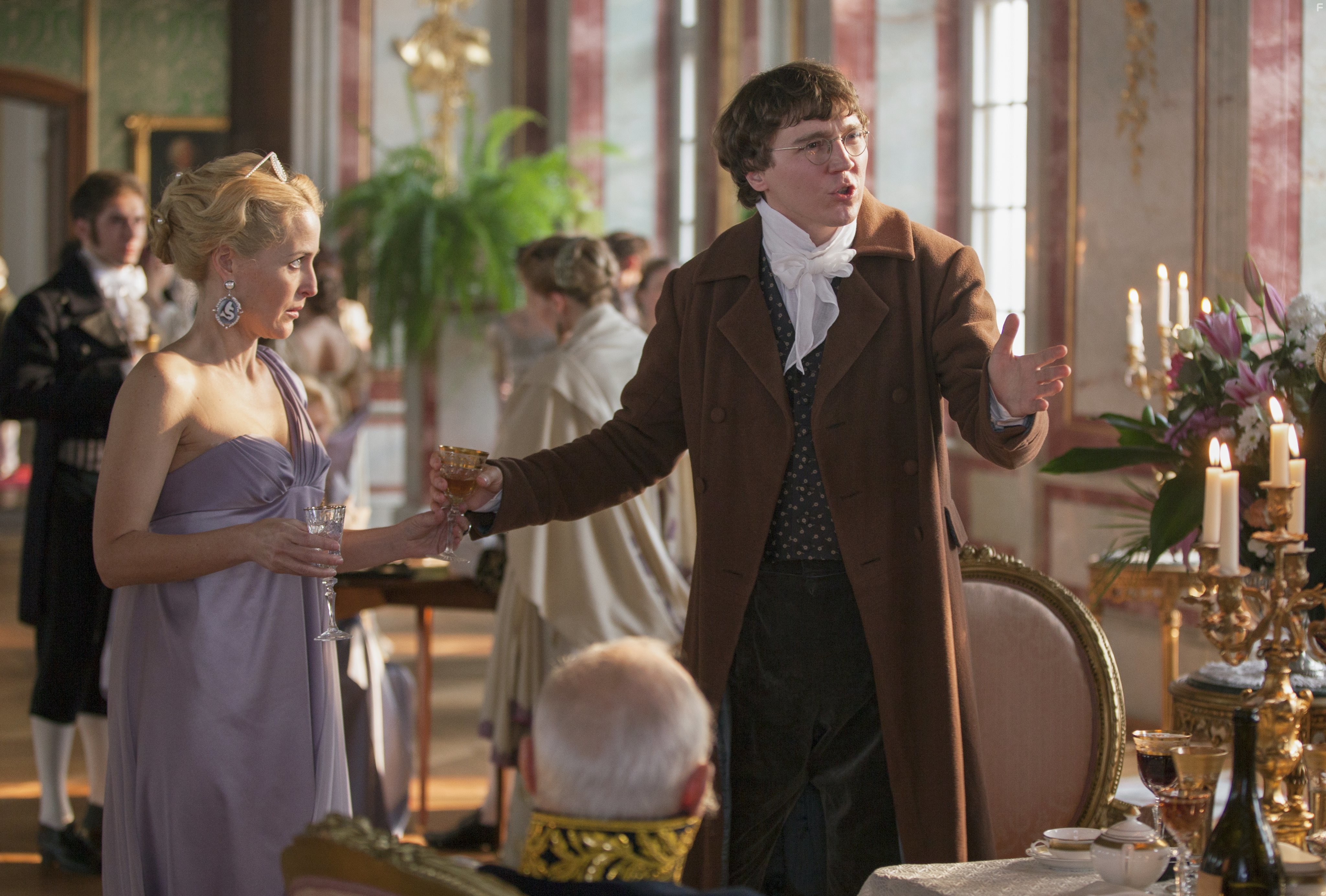 Gillian Anderson and Paul Dano in Война и мир (2016)