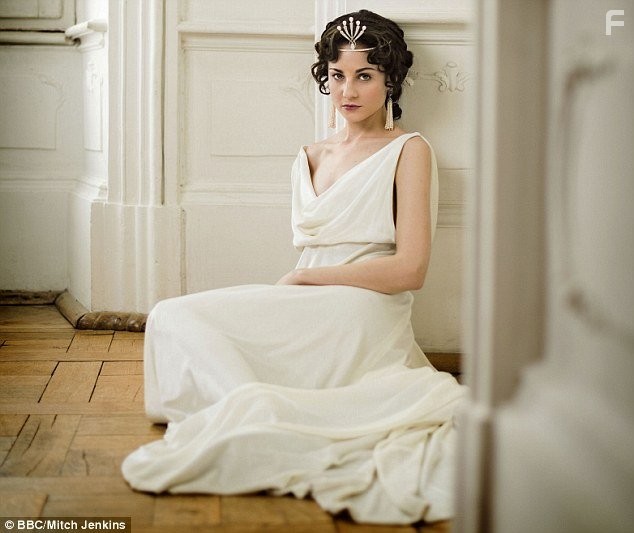 Tuppence Middleton in Война и мир (2016)