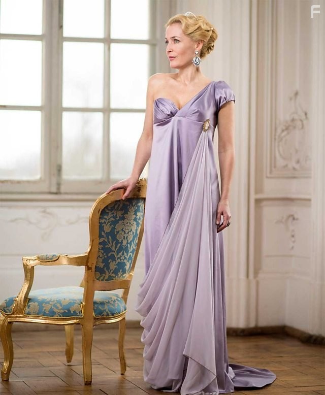 Gillian Anderson in Война и мир (2016)