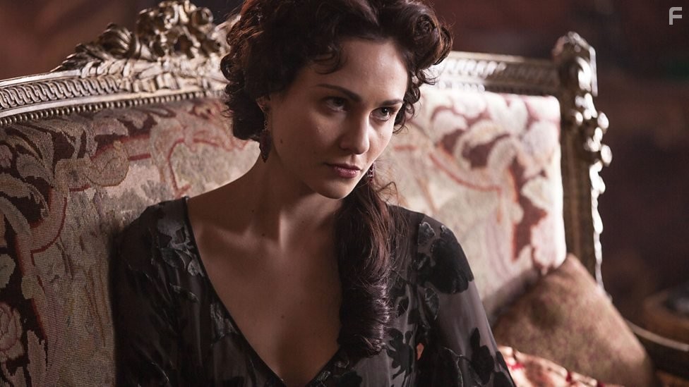 Tuppence Middleton in Война и мир (2016)
