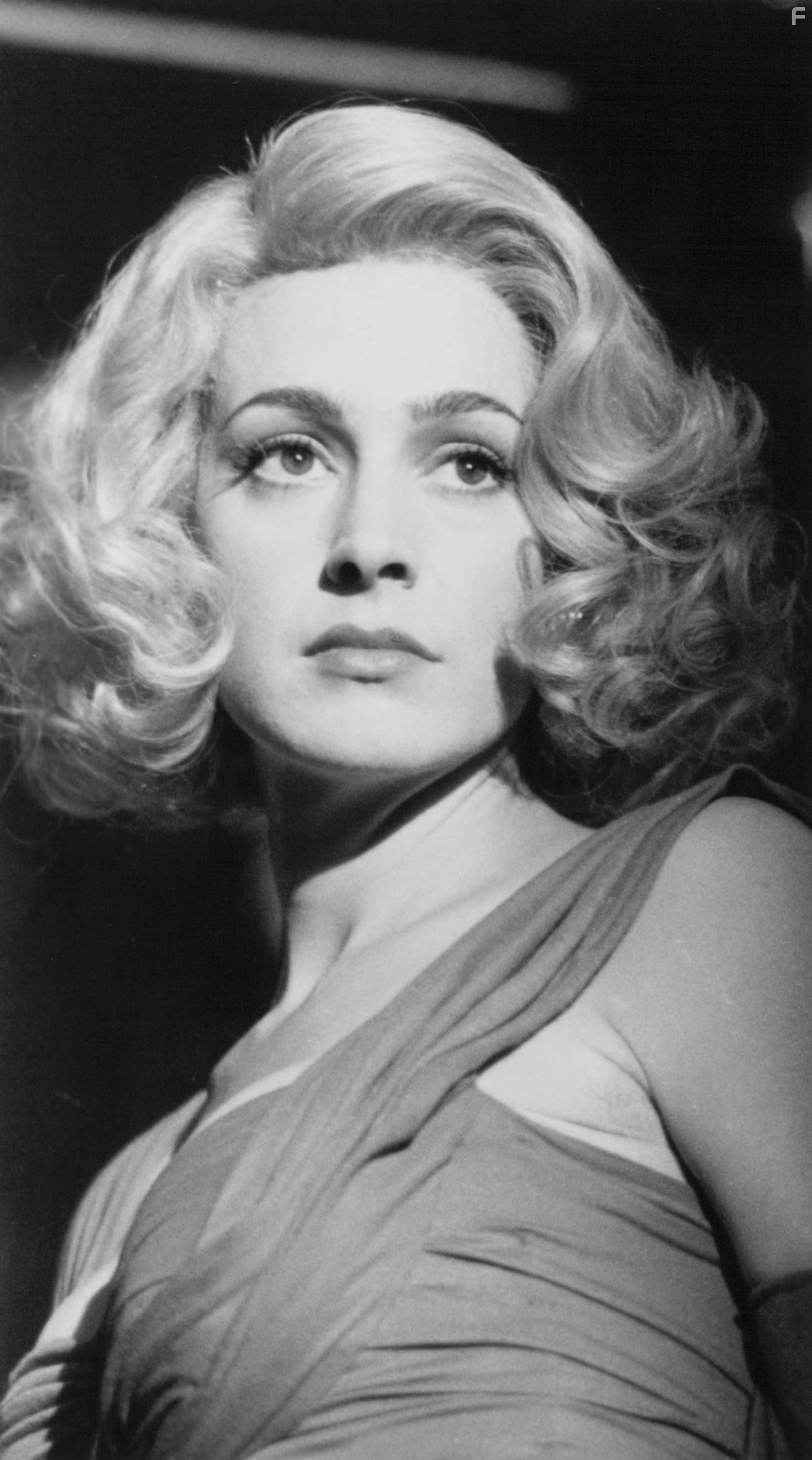 Sean Young in Фатальный инстинкт (1993)