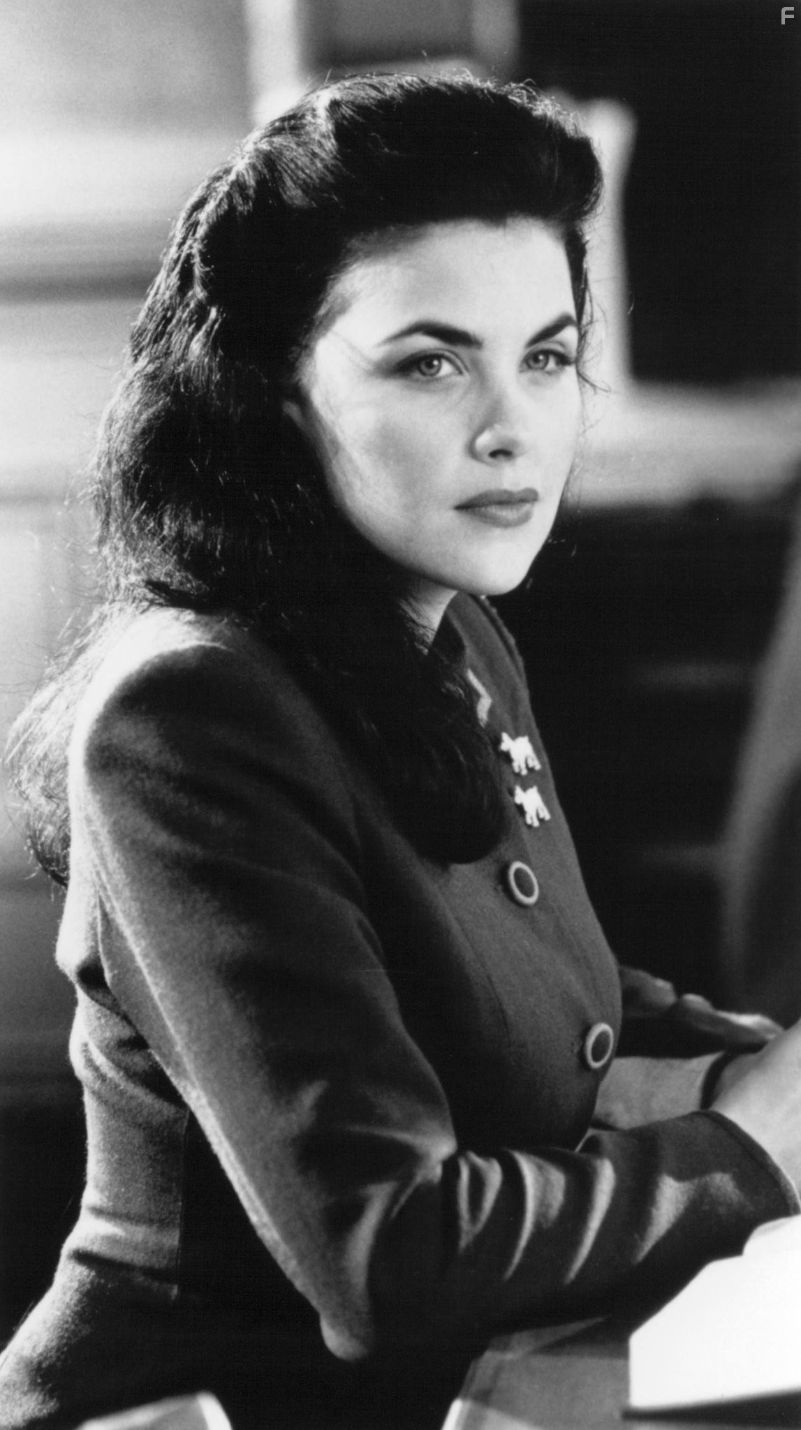 Sherilyn Fenn in Фатальный инстинкт (1993)