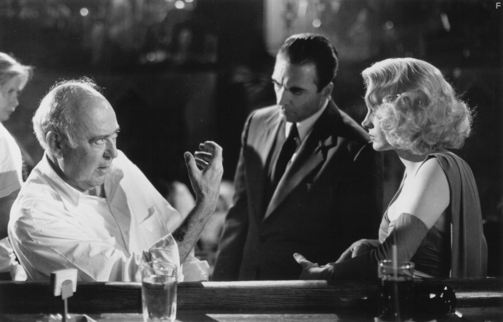 Sean Young, Armand Assante, and Carl Reiner in Фатальный инстинкт (1993)