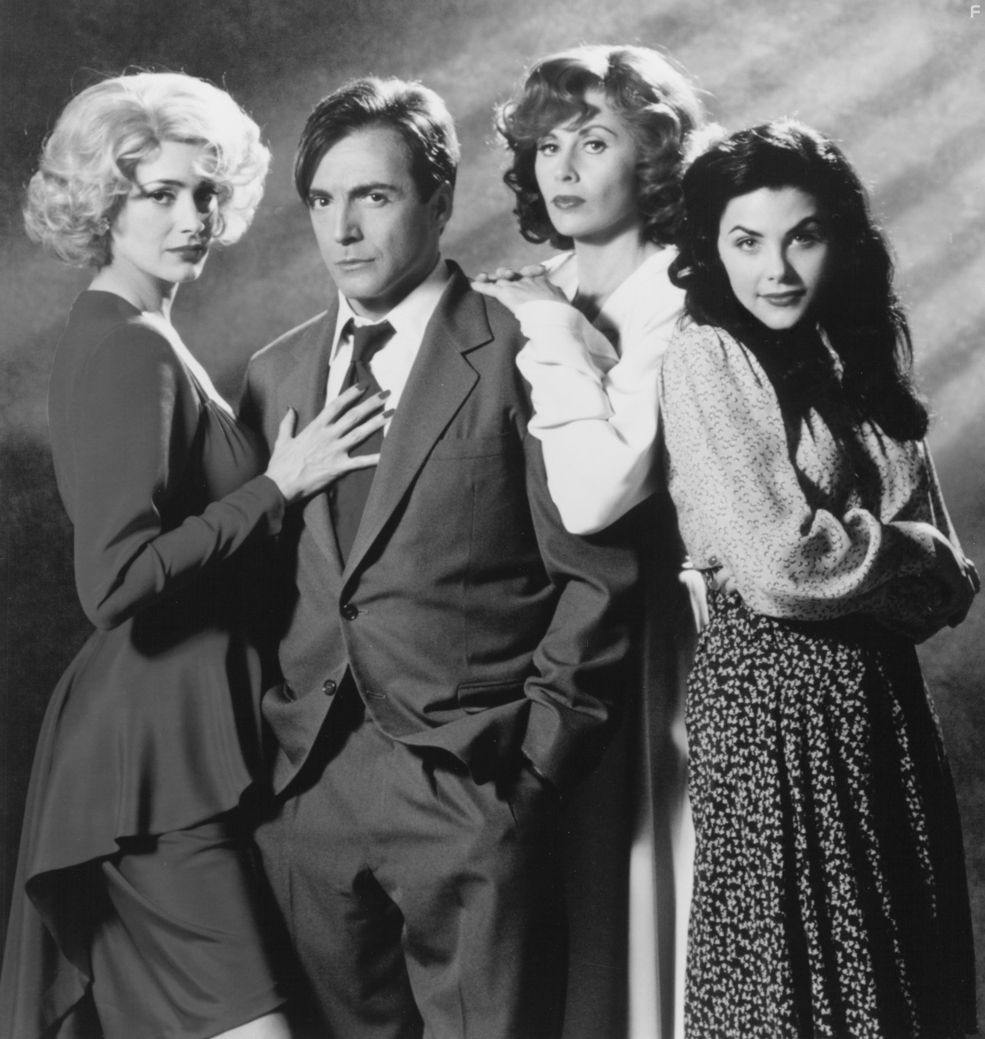 Sherilyn Fenn, Sean Young, Armand Assante, and Kate Nelligan in Фатальный инстинкт (1993)