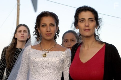 Hiam Abbass and Clara Khoury in Сирийская невеста (2004)