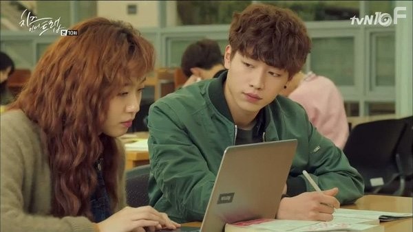 Go-eun Kim and Kang-Joon Seo in Cheese in the Trap (2016)