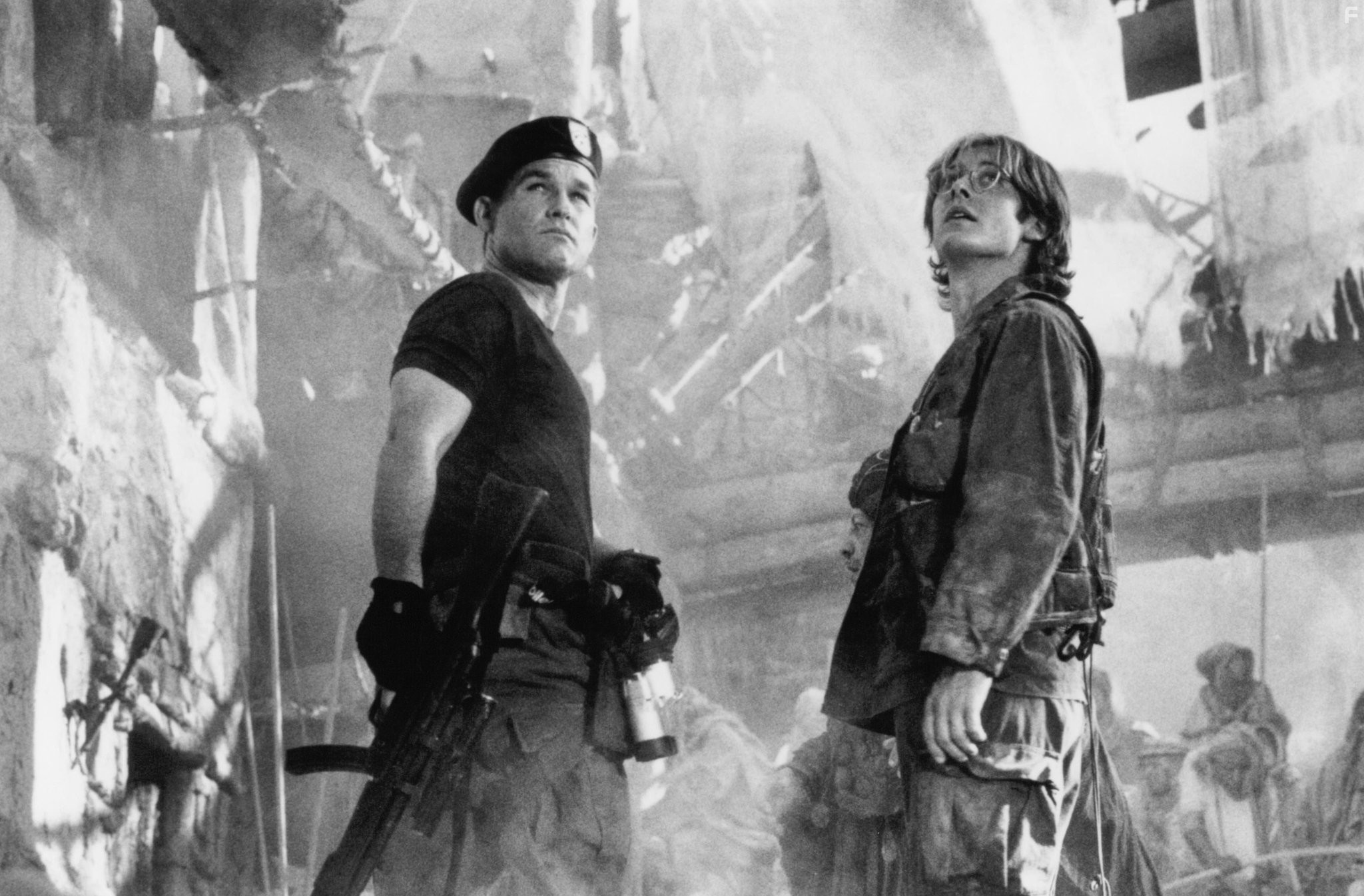 Kurt Russell and James Spader in Звёздные врата (1994)