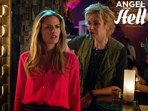 Maggie Lawson and Jane Lynch in Ангел из ада (2016)