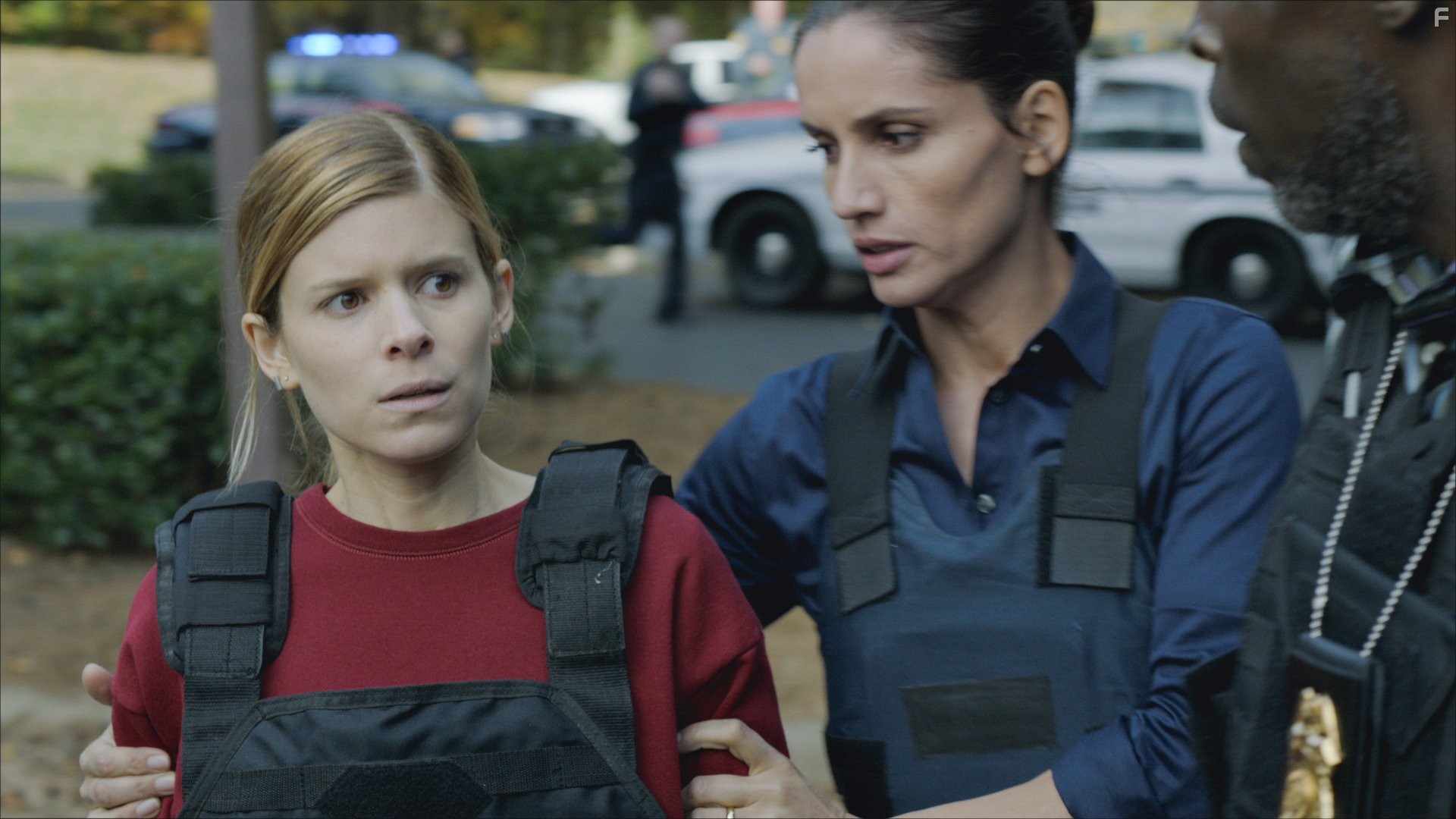 Leonor Varela, Kate Mara, and Carmen Sandoval in Пленник (2015)