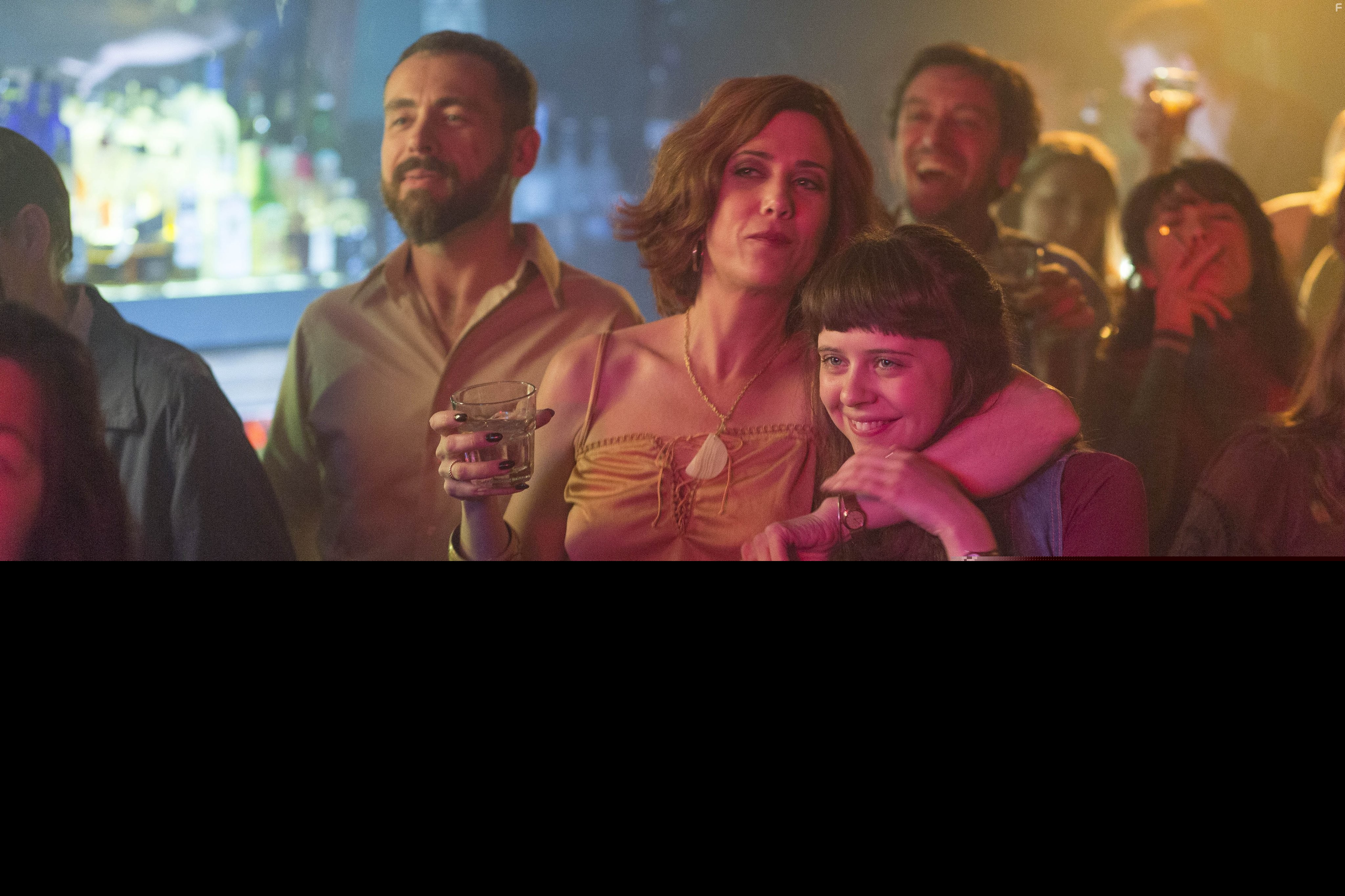 Kristen Wiig and Bel Powley in Дневник девочки-подростка (2015)