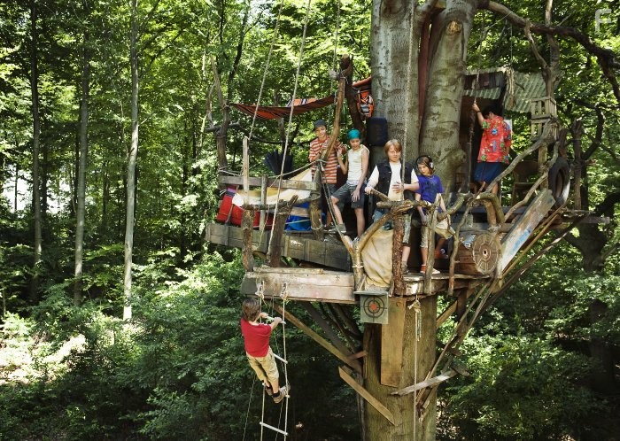 Manuel Steitz, Nick Romeo Reimann, Nicolas Schinseck, Leonie Tepe, Javidan Imani, and David H?rten in Vorstadtkrokodile (2009)