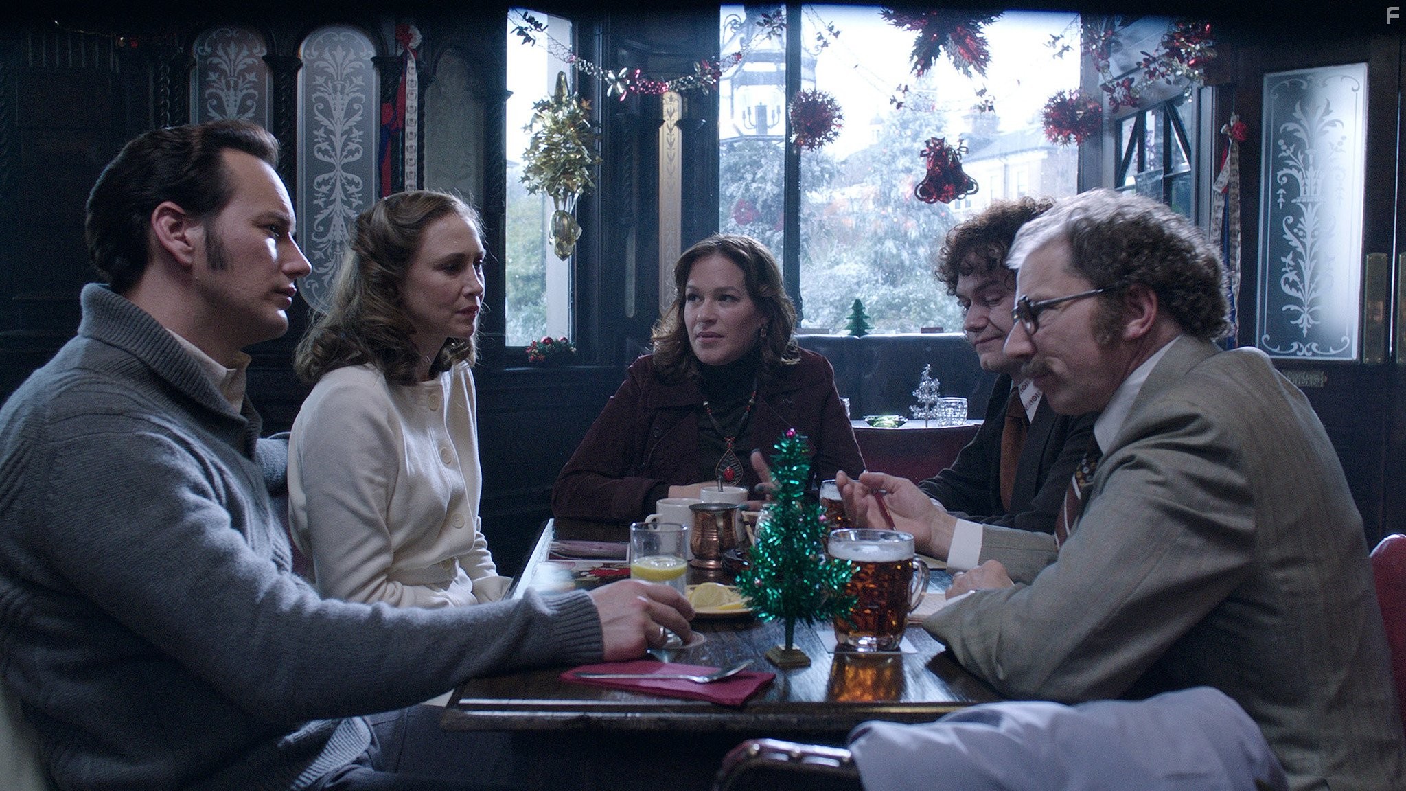 Franka Potente, Vera Farmiga, Simon McBurney, and Patrick Wilson in Заклятие 2 (2016)