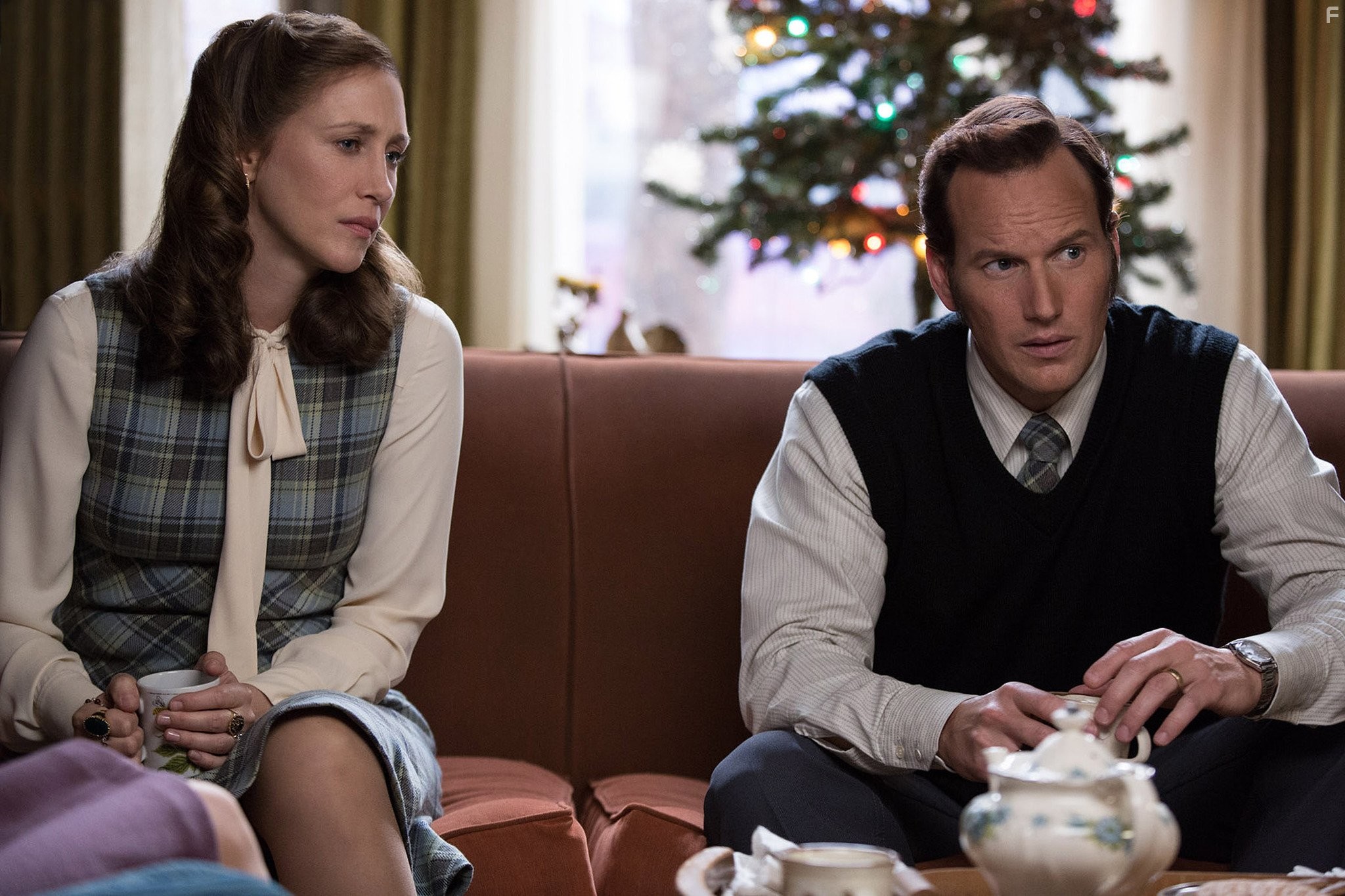 Vera Farmiga and Patrick Wilson in Заклятие 2 (2016)