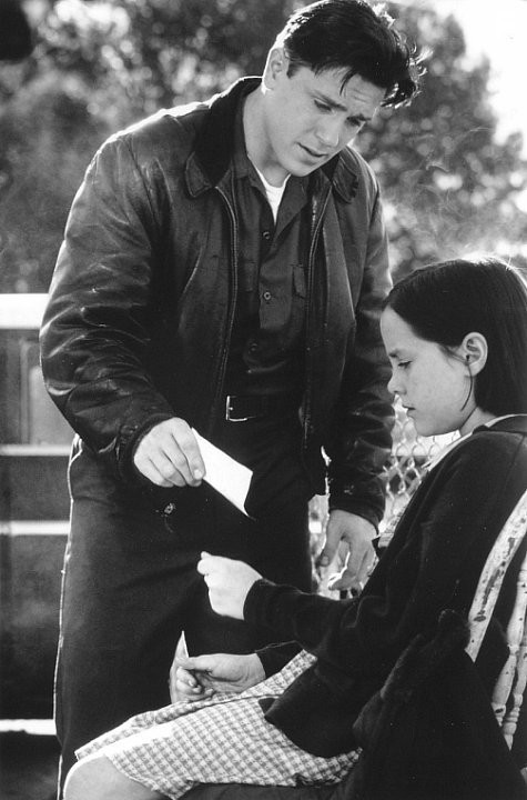 Ron Eldard and Jena Malone in Ублюдок из Каролины (1996)