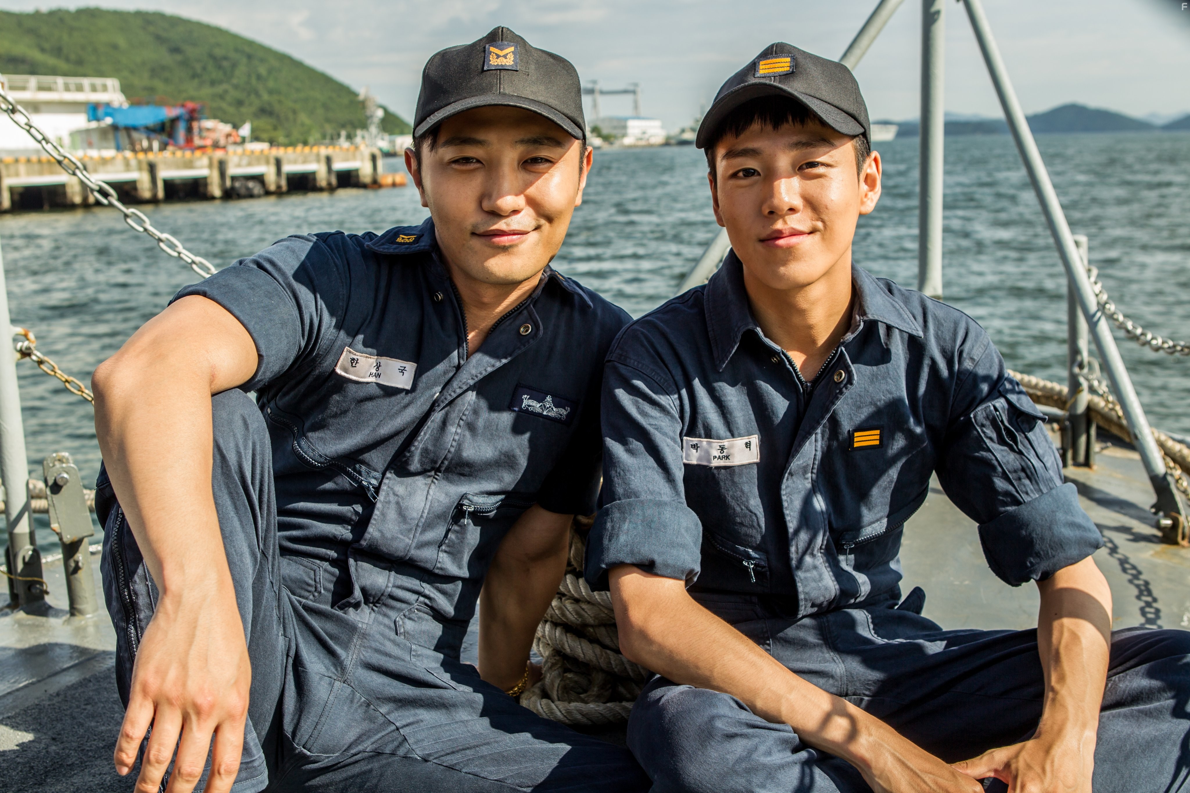 Ku Jin and Hyun-woo Lee in Yeonpyeong haejeon (2015)