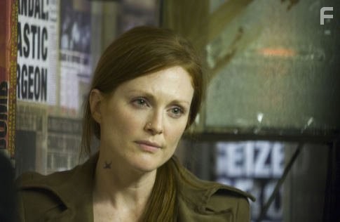Julianne Moore in Дитя человеческое (2006)