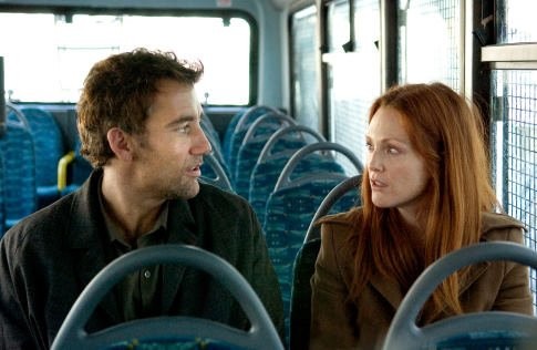 Julianne Moore and Clive Owen in Дитя человеческое (2006)