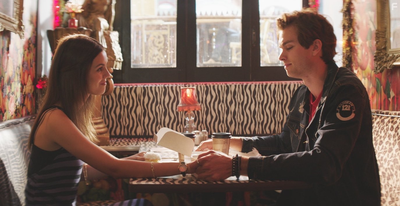 Victoria Justice and Pierson Fode in Те, кого нельзя целовать (2015)