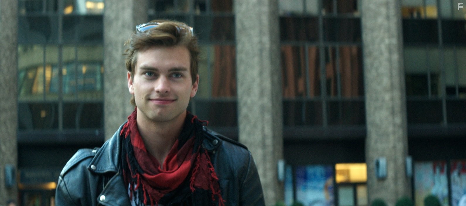Pierson Fode in Те, кого нельзя целовать (2015)