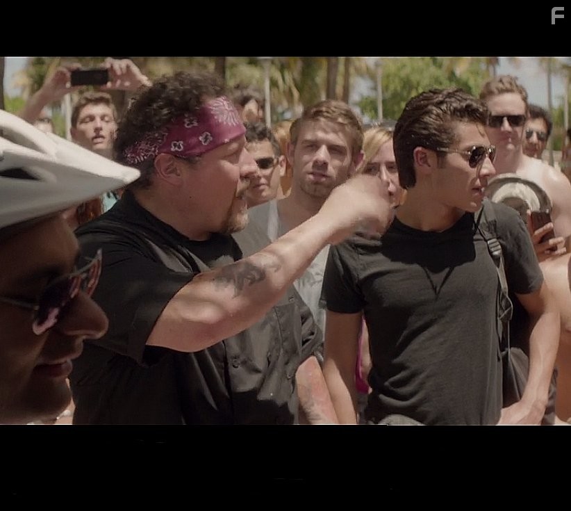 Jon Favreau and Safi in Повар на колесах (2014)