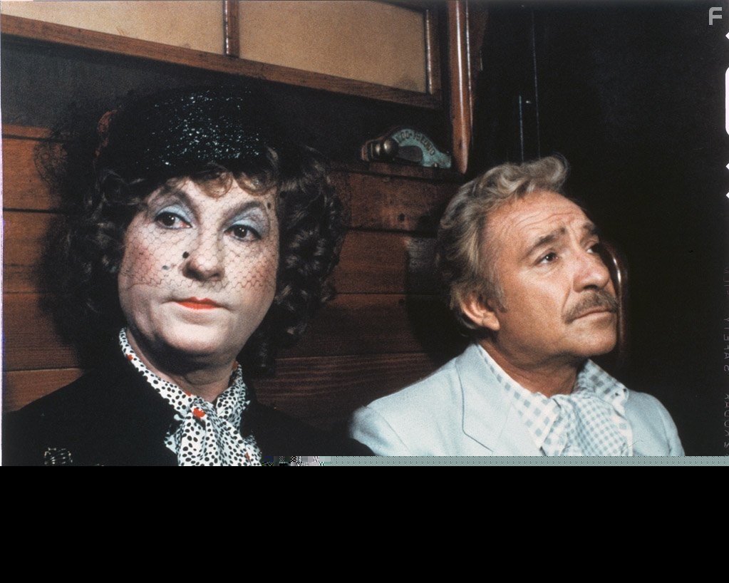 Michel Serrault and Ugo Tognazzi in La cage aux folles II (1980)