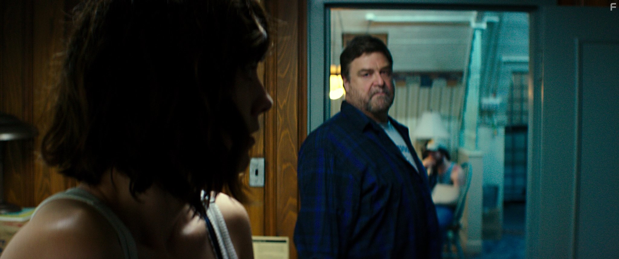 John Goodman and Mary Elizabeth Winstead in Кловерфилд, 10 (2016)
