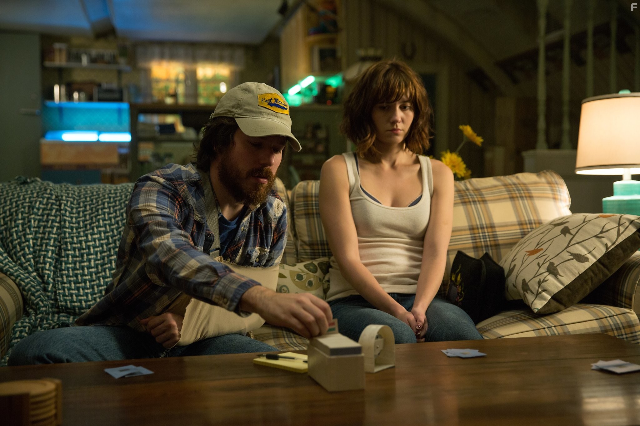 John Gallagher Jr. and Mary Elizabeth Winstead in Кловерфилд, 10 (2016)