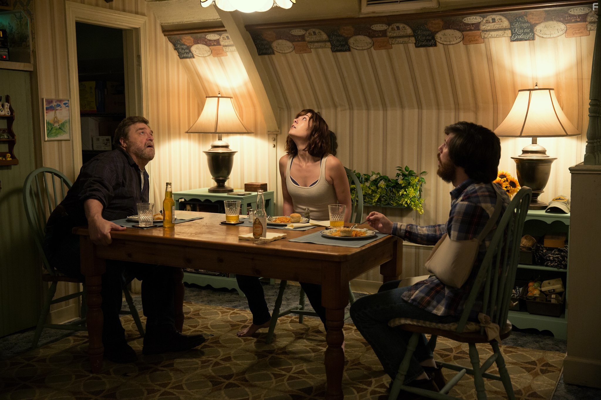 John Goodman, John Gallagher Jr., and Mary Elizabeth Winstead in Кловерфилд, 10 (2016)