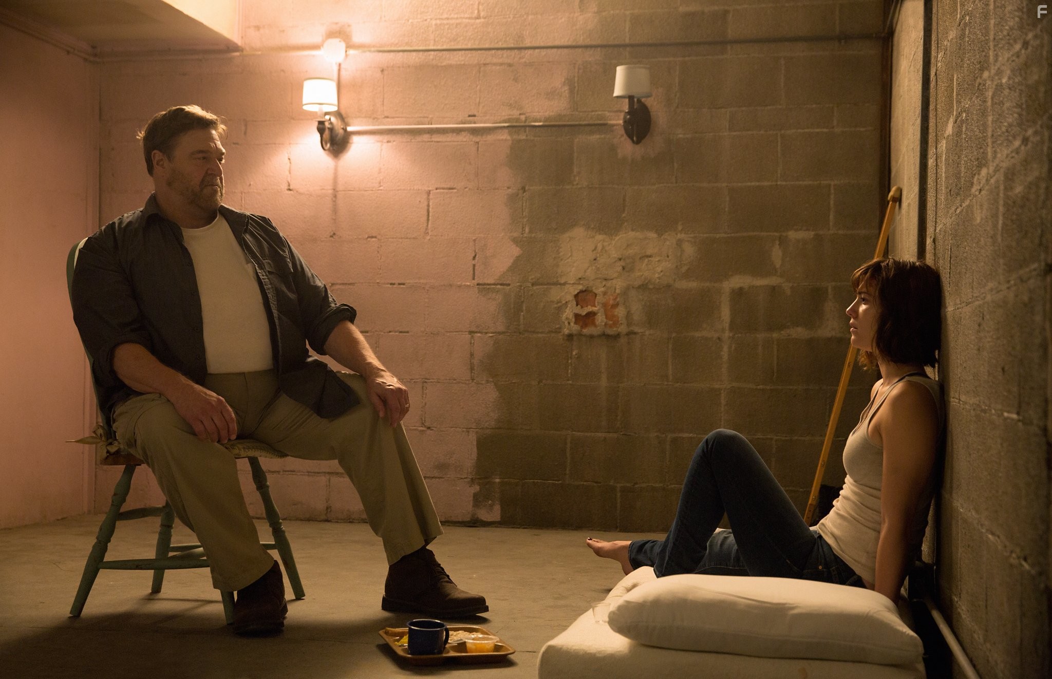John Goodman and Mary Elizabeth Winstead in Кловерфилд, 10 (2016)