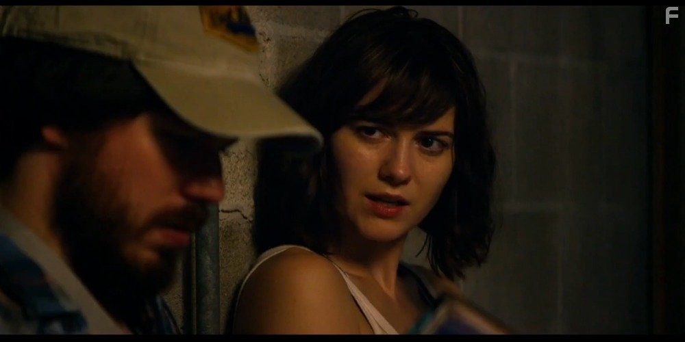 John Gallagher Jr. and Mary Elizabeth Winstead in Кловерфилд, 10 (2016)