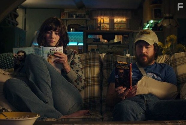 John Gallagher Jr. and Mary Elizabeth Winstead in Кловерфилд, 10 (2016)