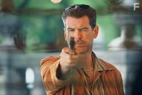Pierce Brosnan in Матадор (2005)