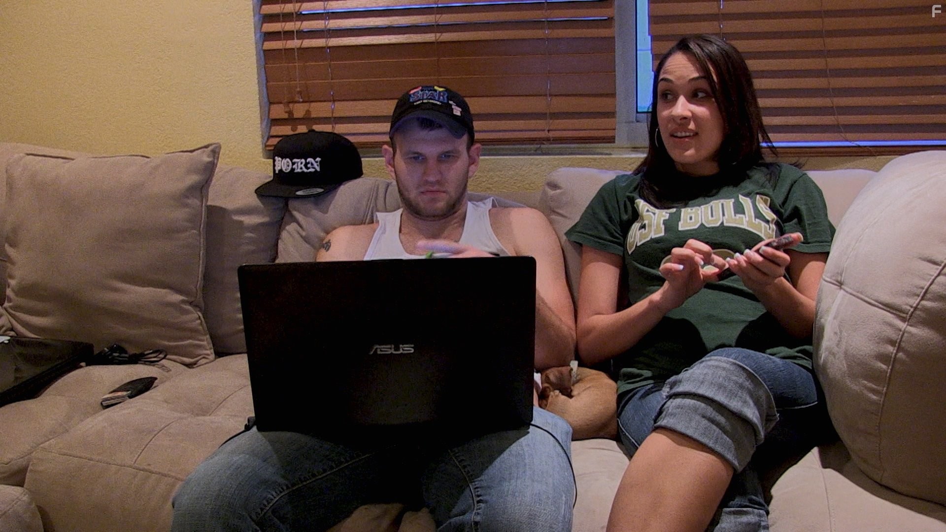 Разыскиваются горячие девушки (2015)