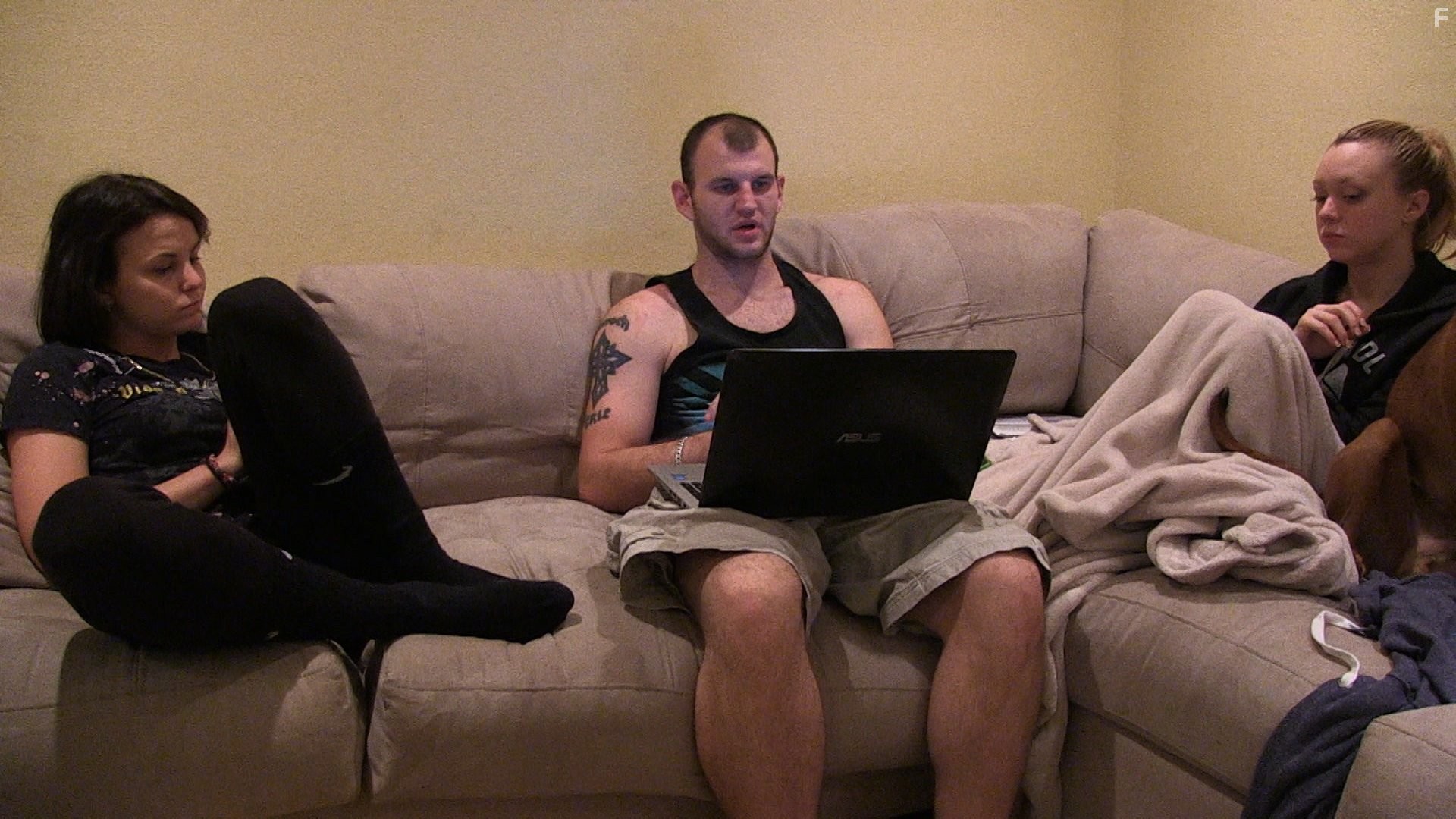 Lucy Tyler and Brooklyn Daniels in Разыскиваются горячие девушки (2015)