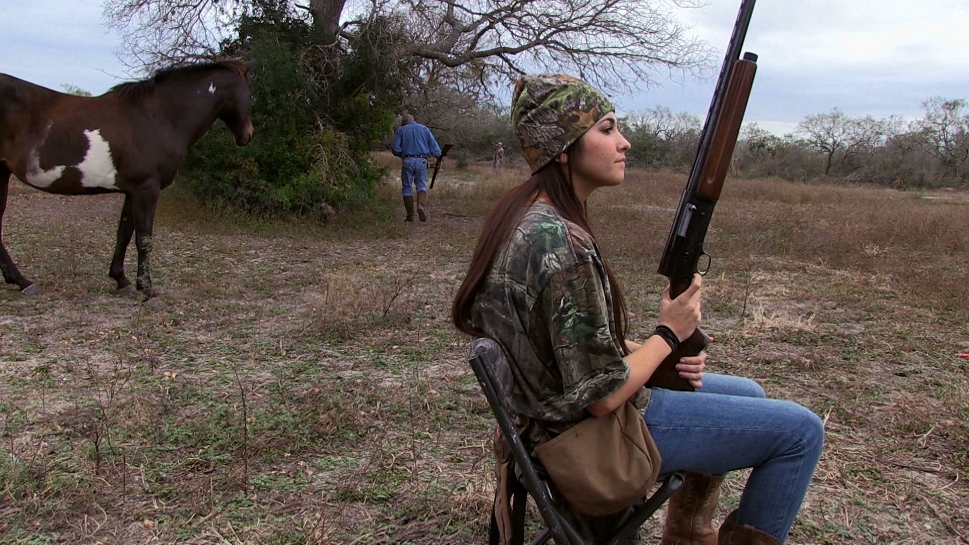 Tressa Silguero in Разыскиваются горячие девушки (2015)