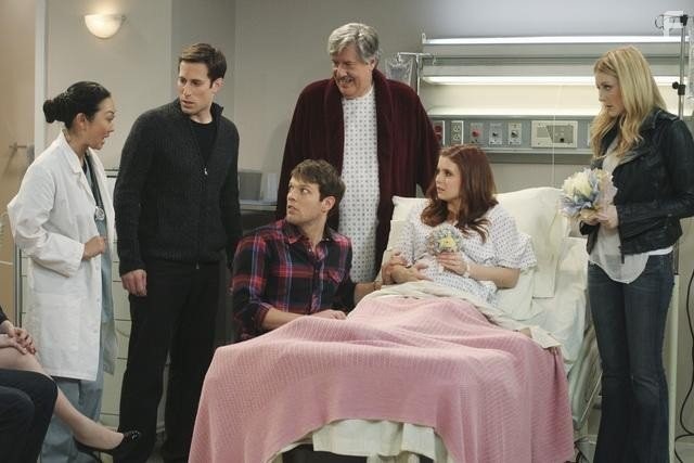 Edward Herrmann, Candace Kita, Jennifer Finnigan, JoAnna Garcia Swisher, Josh Cooke, and Jake Lacy in Мне хорошо с тобой (2010)