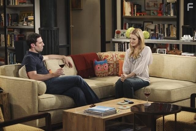 Jennifer Finnigan and Josh Cooke in Мне хорошо с тобой (2010)