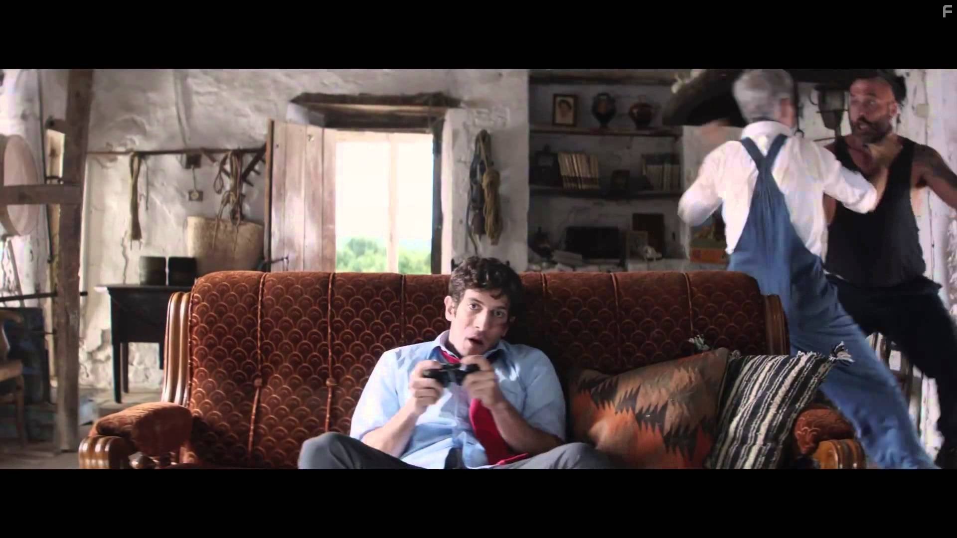 Imanol Arias and Quim Guti?rrez in Анаклет: Секретный агент (2015)