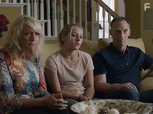 Patrick O'Connell, Tracy Thorpe, and Ellery Sprayberry in Баскетс (2016)