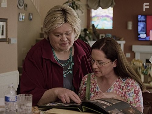 Louie Anderson and Martha Kelly in Баскетс (2016)