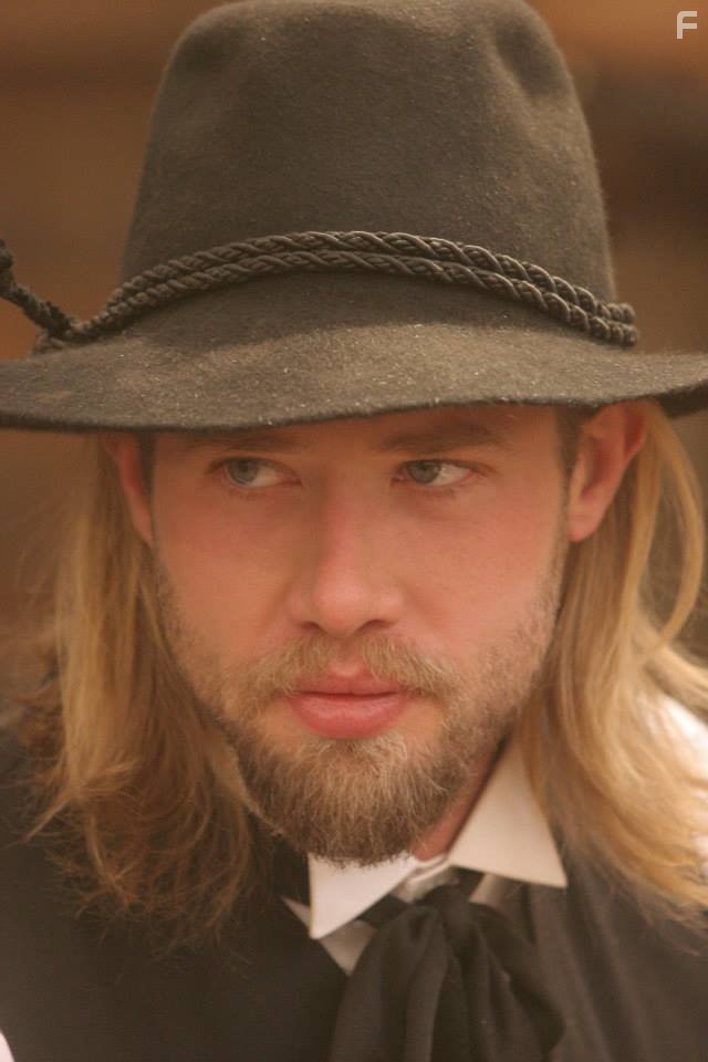 William Moore as Raven McCabe