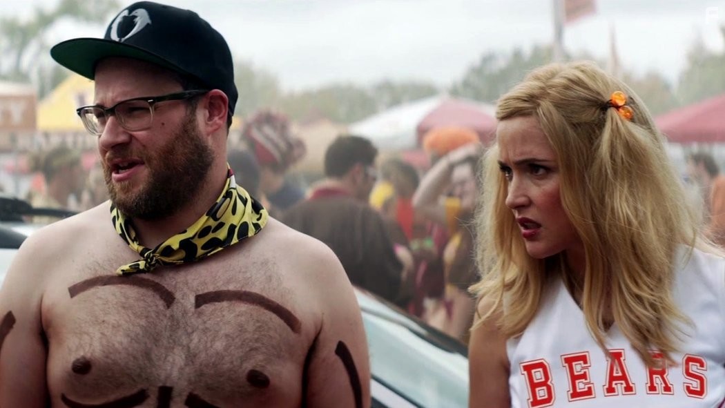 Rose Byrne and Seth Rogen in Соседи. На тропе войны 2 (2016)