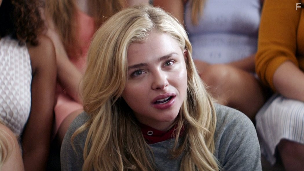 Chlo? Grace Moretz in Соседи. На тропе войны 2 (2016)